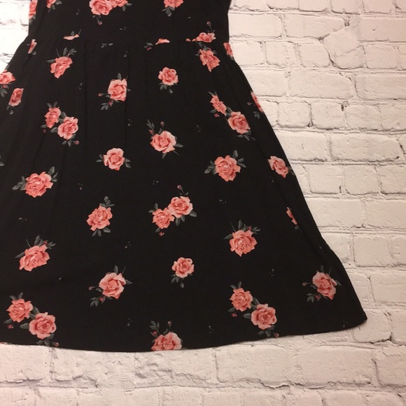 Divided Floral Dress Size 6 - Picture 4 of 10